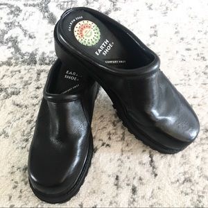 Black EARTH SHOE Clogs/Mules SZ9